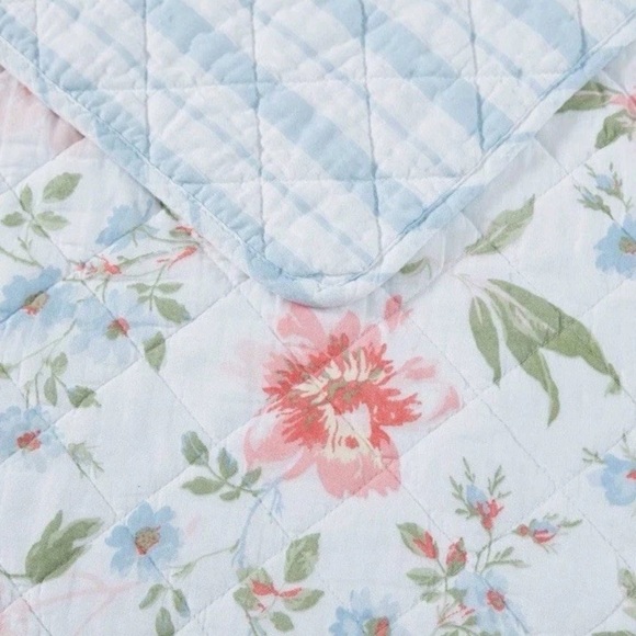 Laura Ashley Other - Laura Ashley Twin Emilie Pink Quilt/Floral Pattern, Includes Decor Pillow & Sham